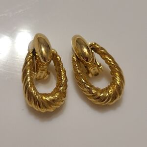 Vintage Gold Tone Clip on Earrings
